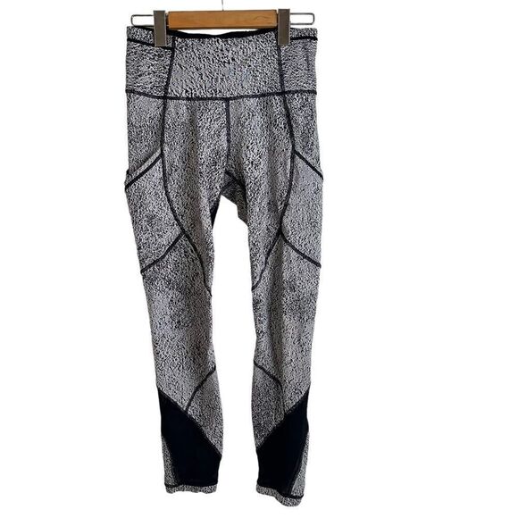 Lululemon Outrun Tight Power Luxtreme Spray Jacquard White Black Leggings - Picture 3 of 10